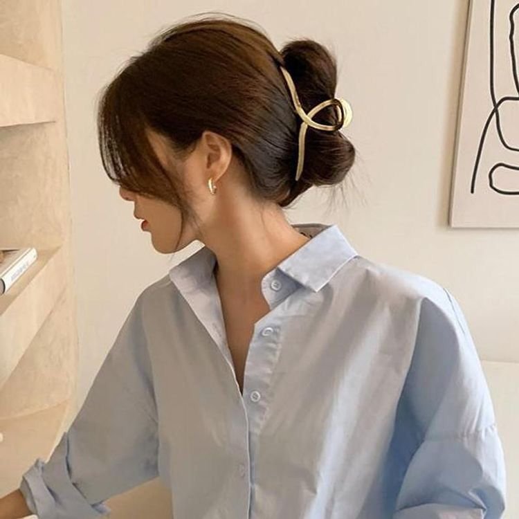 “The 5-Minute Hairstyle That Looks Salon-Done”